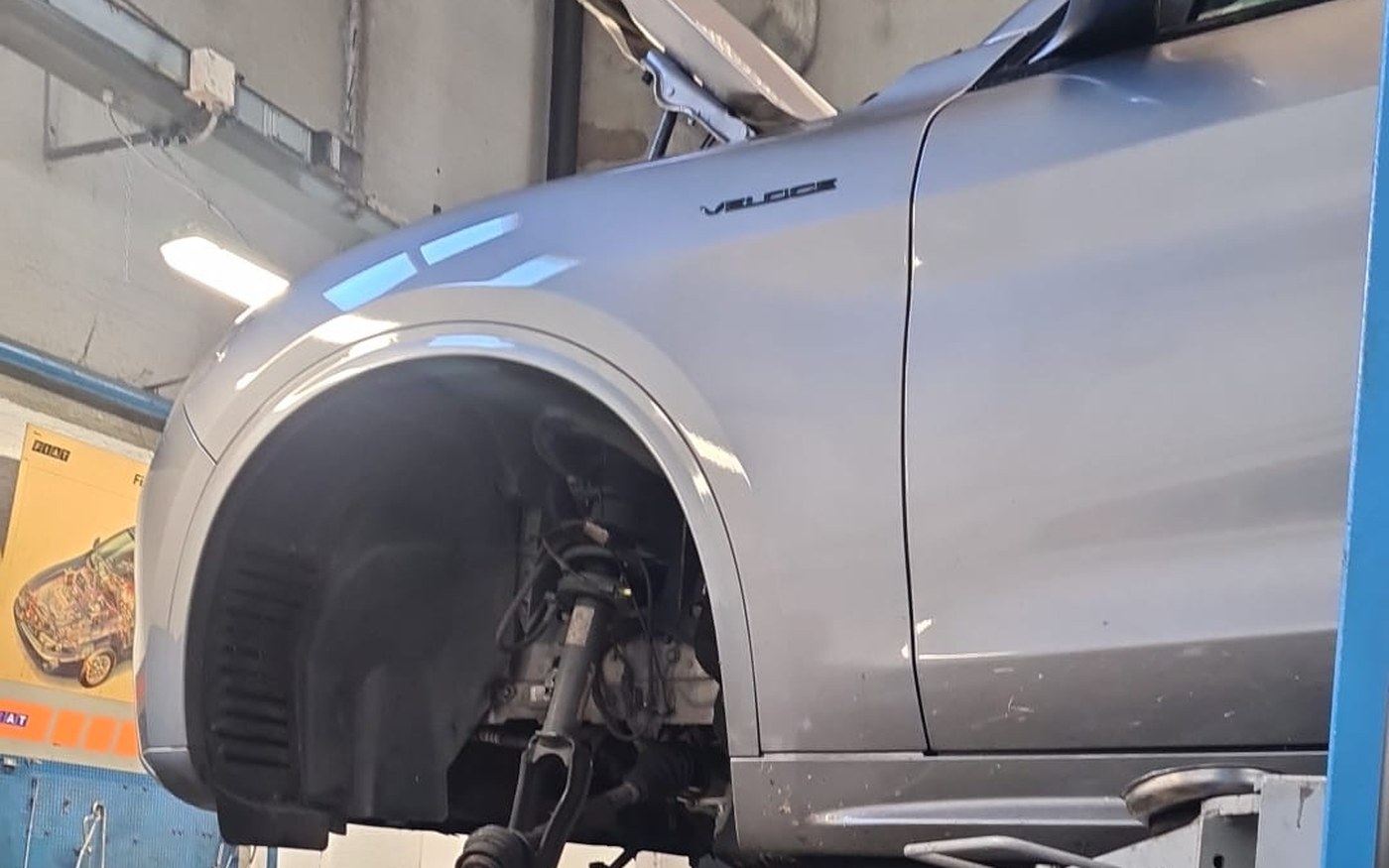 Alfa Romeo Stelvio Veloce in lavorazione nell'officina meccanica